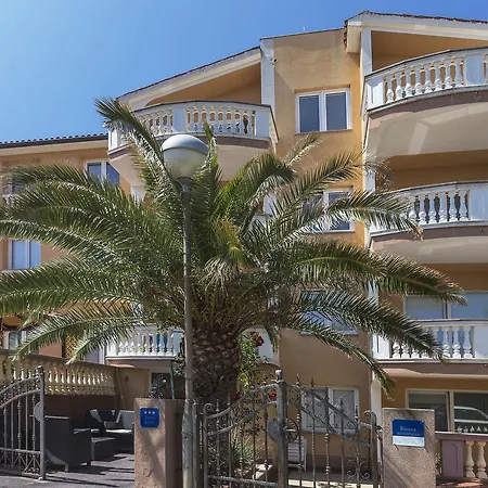 Canaria Apartman *
